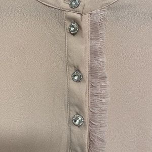 NWT Flower & Feather Adorable womens button up top with rhinestone buttons